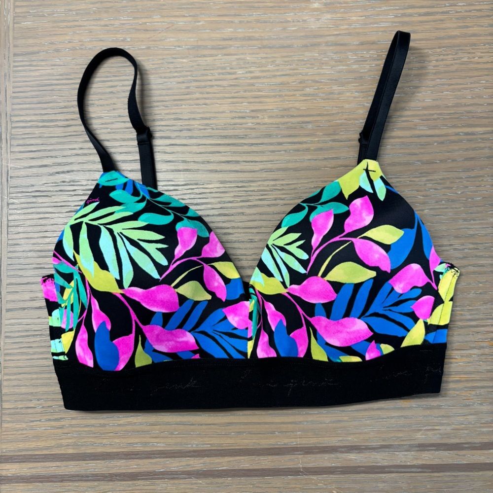 PINK Victoria's Secret Wear Everywhere Wireless Lightly Lined T-Shirt Bra. 34C